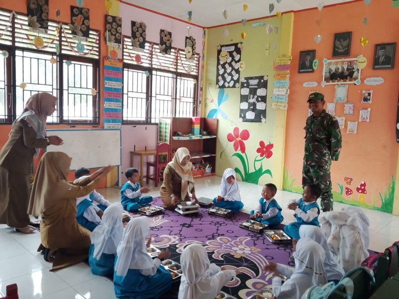 Sinergi SPPG dan TNI, Ribuan Pelajar Kempas Jaya Nikmati Santapan Bergizi untuk Masa Depan Gemilang