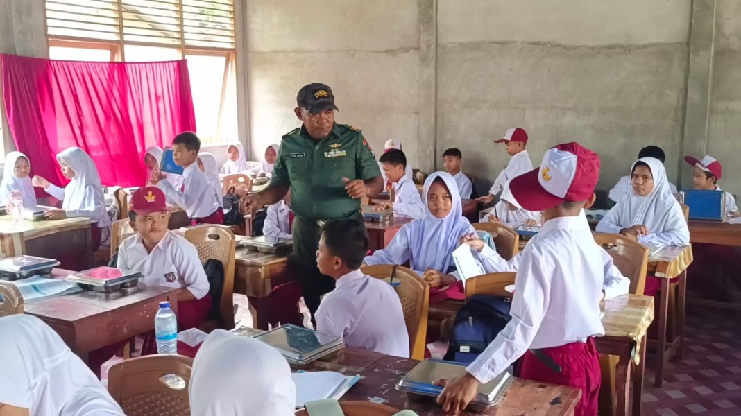 Peltu Doni Akmal: Koramil 09/Kemuning Komitmen Dukung MBG Karena Penting untuk Kesehatan Siswa