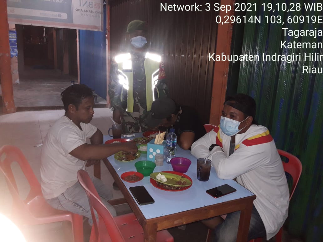 Gencarnya Penegakkan Disiplin, Babinsa Koramil 06/Kateman Stanby Hingga Malam Hari