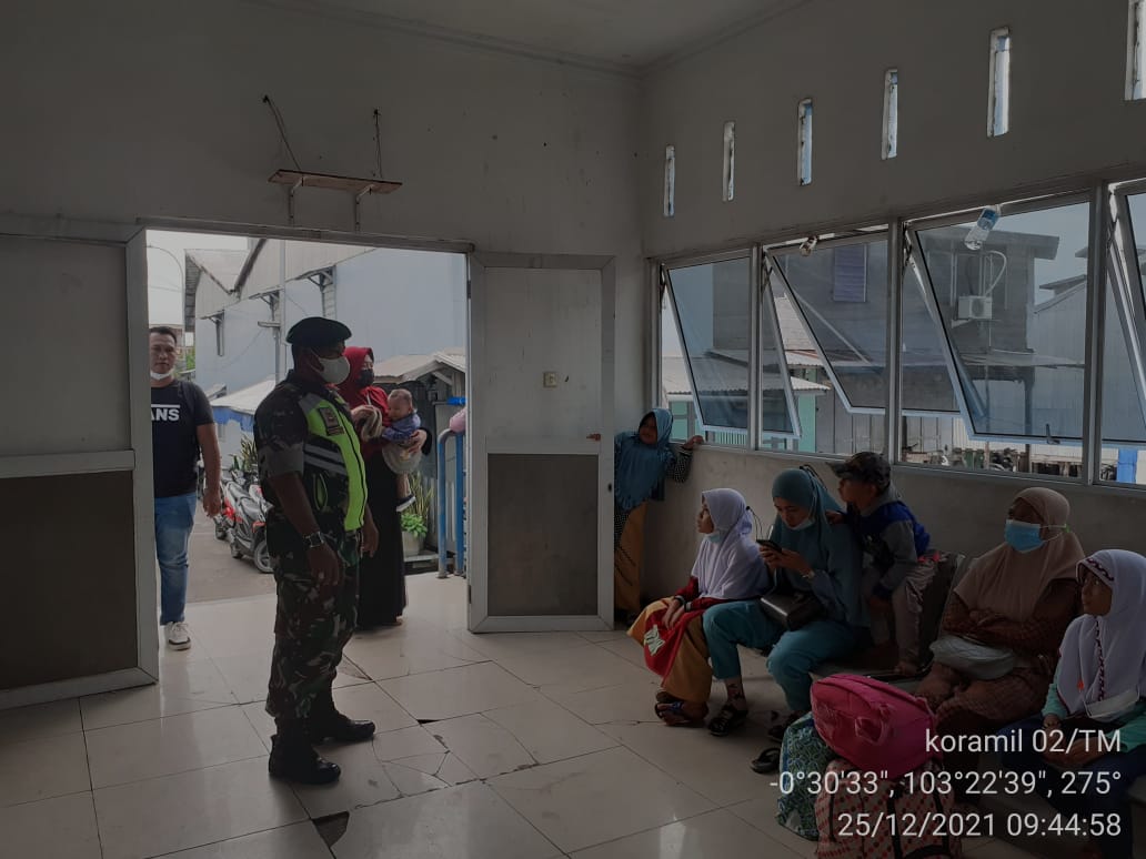 Pencegahan Covid-19, Babinsa Pinta Warga Tanah Merah Patuhi Protkes