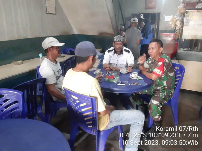 Bersama Penyuluh Agama dan Warga, Koramil 07/Reteh Laksanakan Komsos Guna Jaga Hubungan Baik
