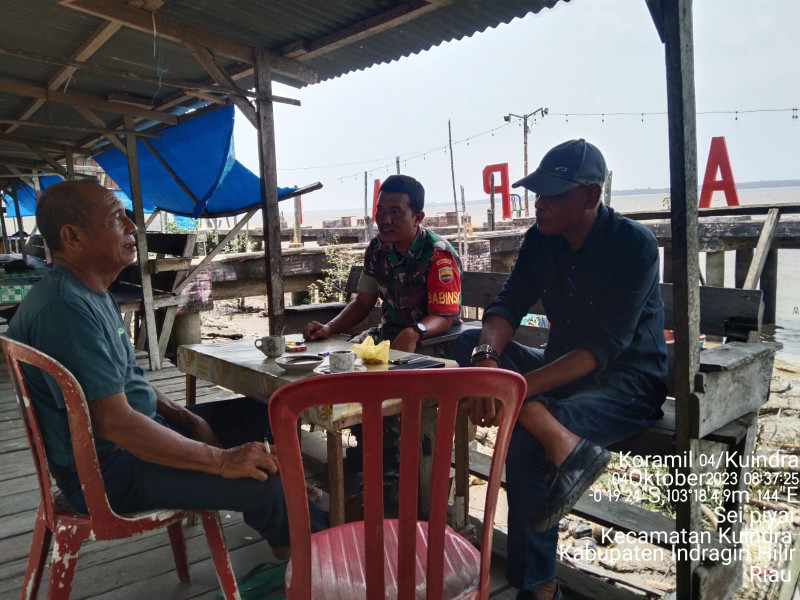 Babinsa Koramil 04/Kuindra Tanamkan Sikap Toleransi Kepada Masyarakat Setempat