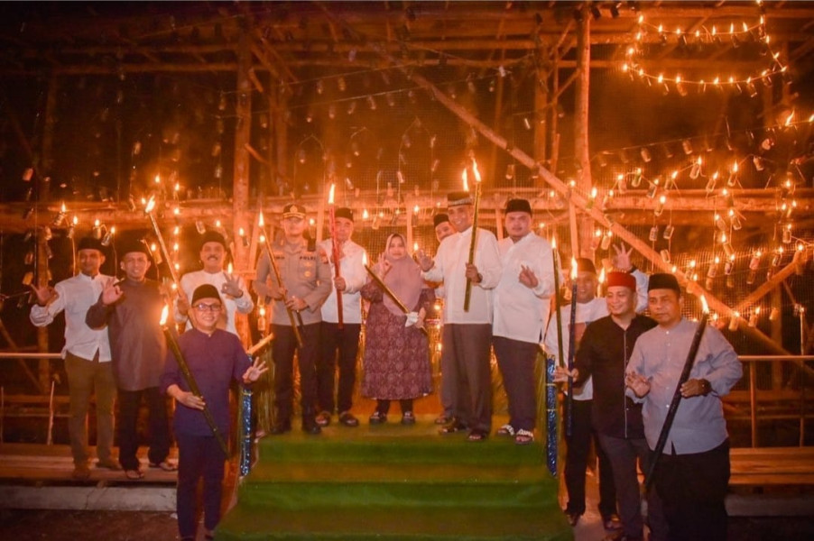 Bupati Kasmarni Sambut Baik dan Apreasiasi Semua Pihak, Atas Semangat Hidupkan Budaya Lampu Colok