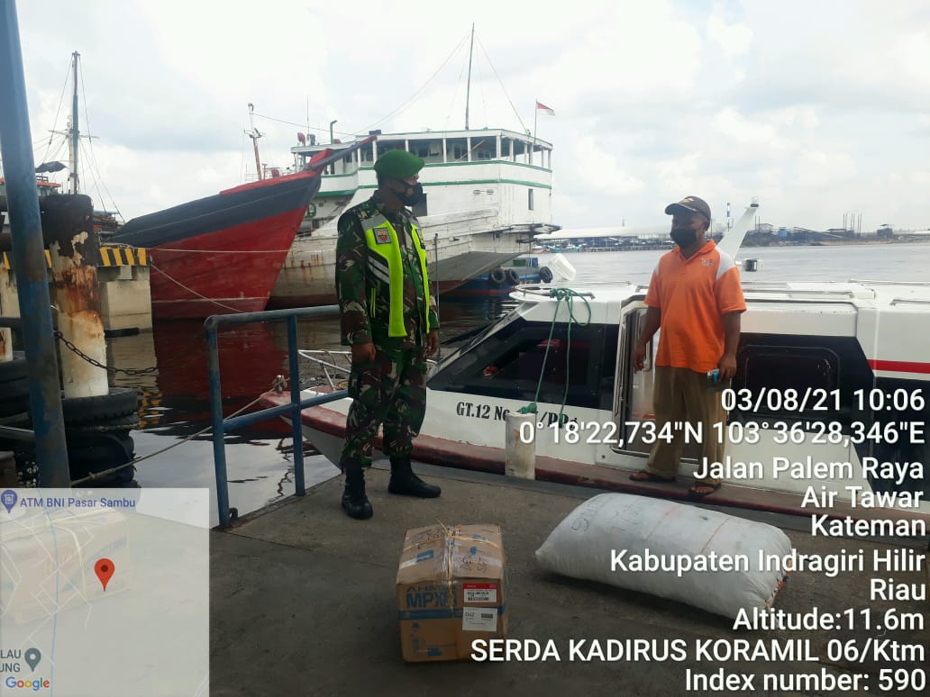 Babinsa Koramil 06/Kateman Serda Kadirus Berjaga Prokes di Pelabuhan Syahbandar Guntung