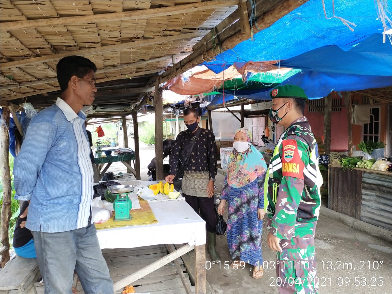 Meski Ramadhan, Babinsa Koramil 12/Batang Tuaka Tetap Gencar Sosialisasi Prokes ke Warga