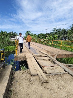 Pemkab Rohil Lakukan Penanganan Darurat Runtuhnya Abutment Jembatan Jalan Penghulu Annas Makmun Bangko Jaya Pemkab Rohil Lakukan Penanganan Darurat Runtuhnya Abutment Jembatan Jalan Penghulu Annas Makmun Bangko Jaya