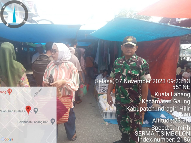 Babinsa Koramil 05/Gas Serma Tota Simbolon Pantau Situasi Pasar Tradisional