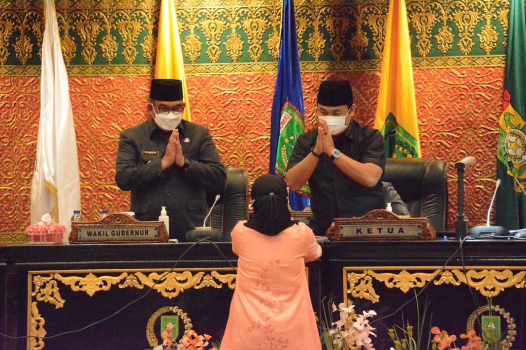DPRD Provinsi Riau Menggelar Rapat Paripurna Dengan Agenda Penyampaian Laporan Hasil Kerja Pansus