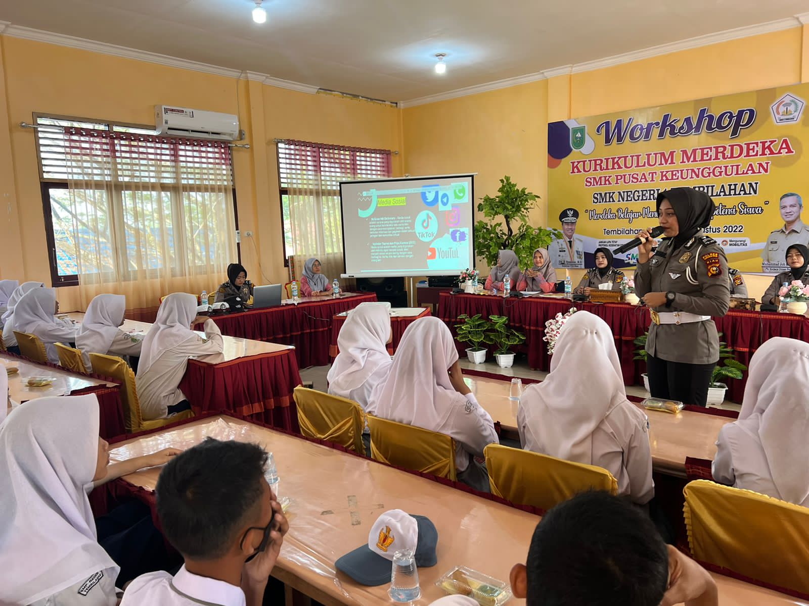 Sambut Hari Jadi ke-74, Polwan Polres Inhil Gelar Sosialisasi Bijak Dalam Bermedsos