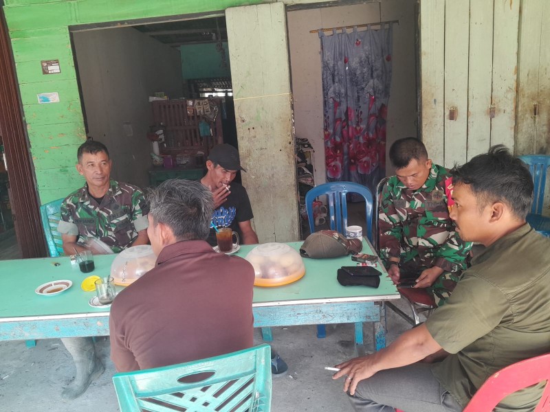 Babinsa Koramil 07/Reteh: Meningkatkan Komunikasi dan Silaturahmi