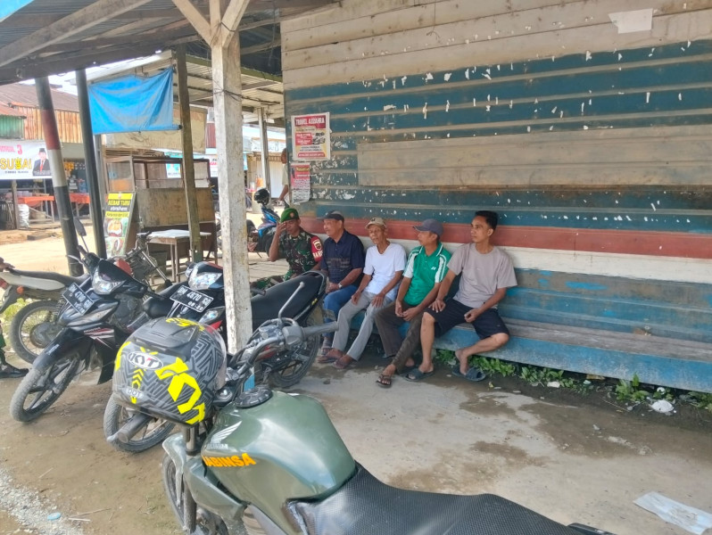 Babinsa Pratu Salman Ciptakan Pemilu Damai Dengan Masyarakat