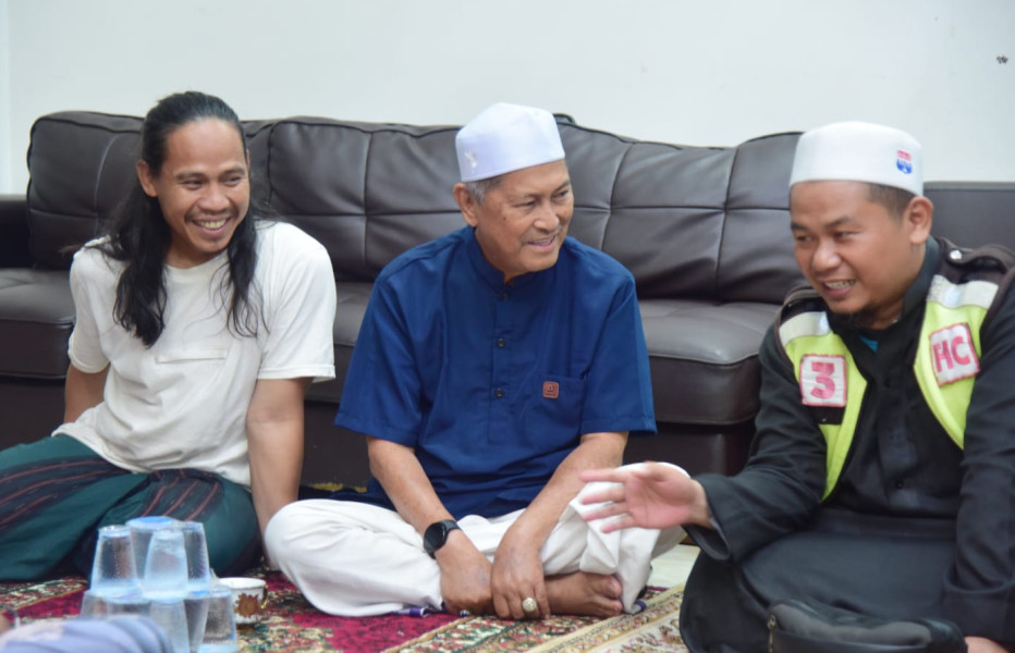 Tiba Di Tanah Air, Wabup Inhil H.Syamsuddin Uti Sambut Kedatangan 2 Orang Warga Negara Indonesia Yang Melaksanakan Ibadah Haji dengan Jalan Kaki dan Bersepeda