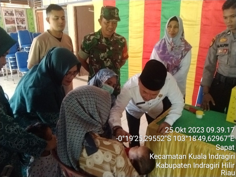 Danramil 04/Kuindra Dampingi Kegiatan Zoom Meeting dan Kejar Pencanangan Imunisasi Serentak
