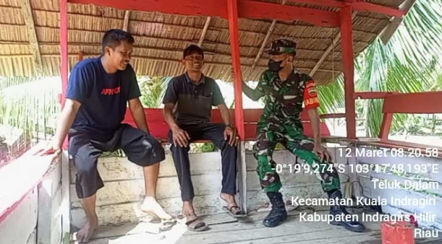 Komsos Babinsa Koramil 04/Kuindra Jalin Silaturahmi