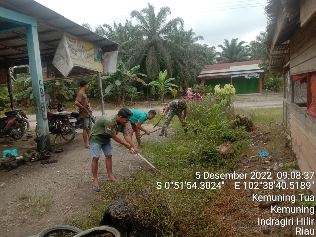 Giat Goro Bersama Masyarakat Kemuning Tua Oleh Babinsa Koramil 09/Kemuning
