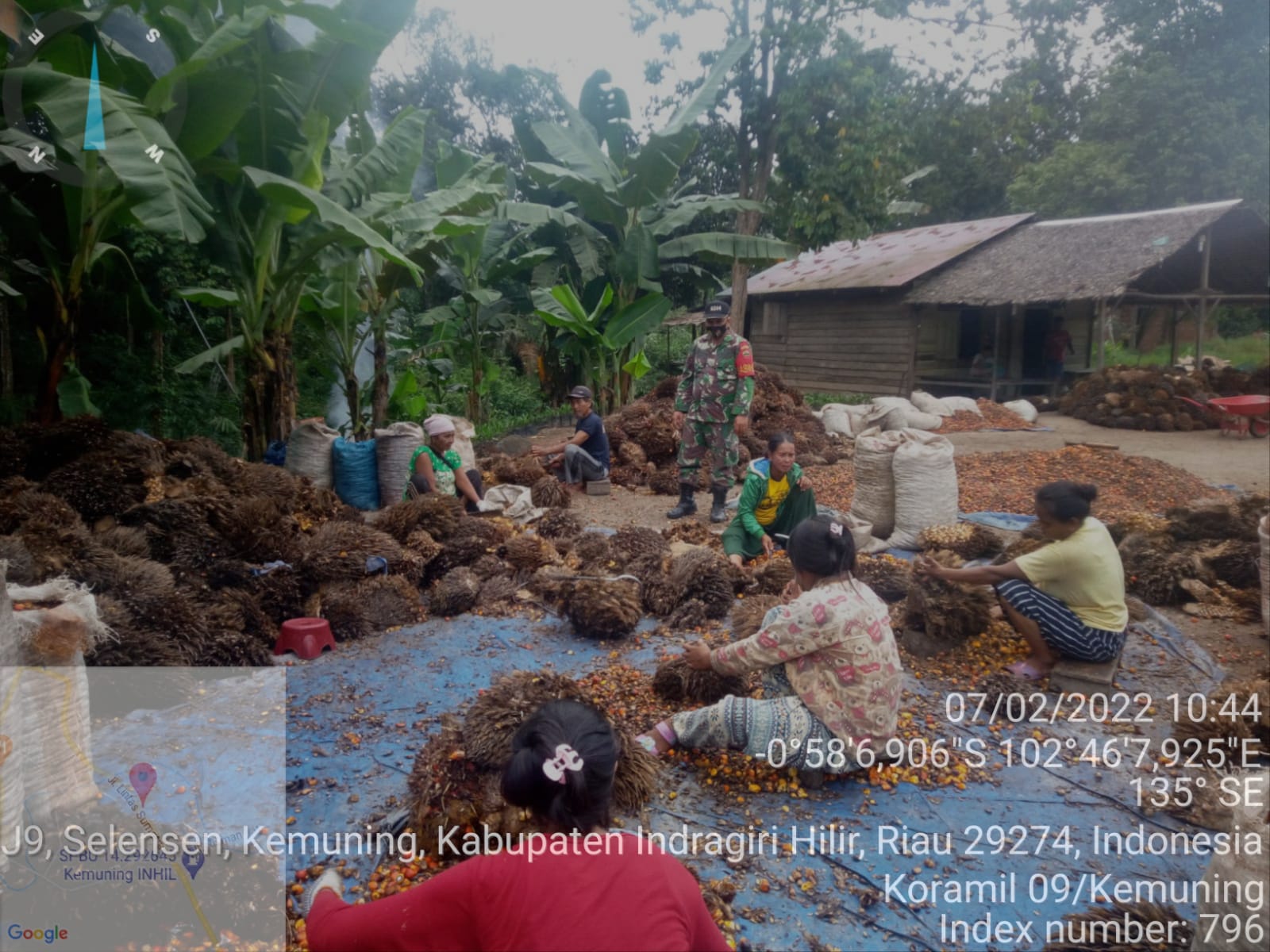 Ciptakan Kedekatan dengan Warga Binaan, Babinsa 09/Kemuning Melakukan Komsos