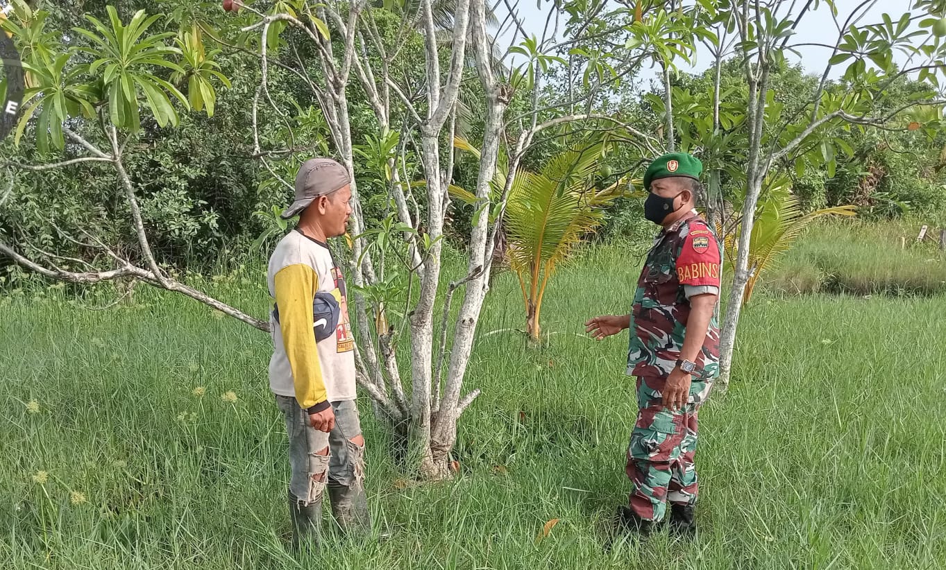 Himbauan Kepada Warga Agar Peduli Terhadap Karlahut Oleh Babinsa Koramil 04/Kuindra