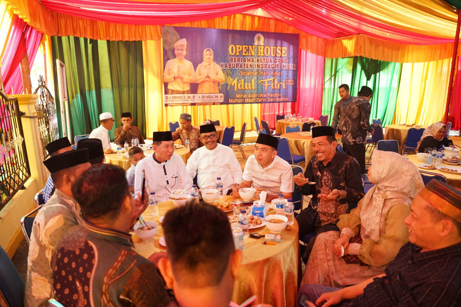 Ribuan Warga Tumpah Ruah Hadiri Open House Ferryandi