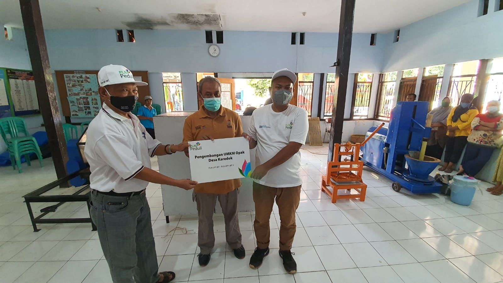 Tingkatkan Produktivitas, PLN Bantu Mesin Produksi UMKM Opak Ketan di Sumedang