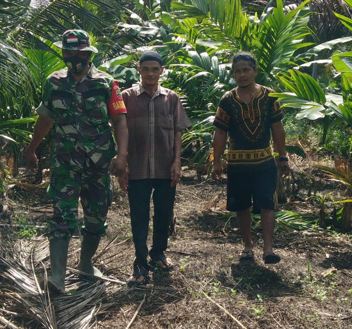 Dipenghujung Puasa, Semangat Anggota Koramil 03/Tpl Tetap Melaksanakan Patroli Sosialisasi Karlahut