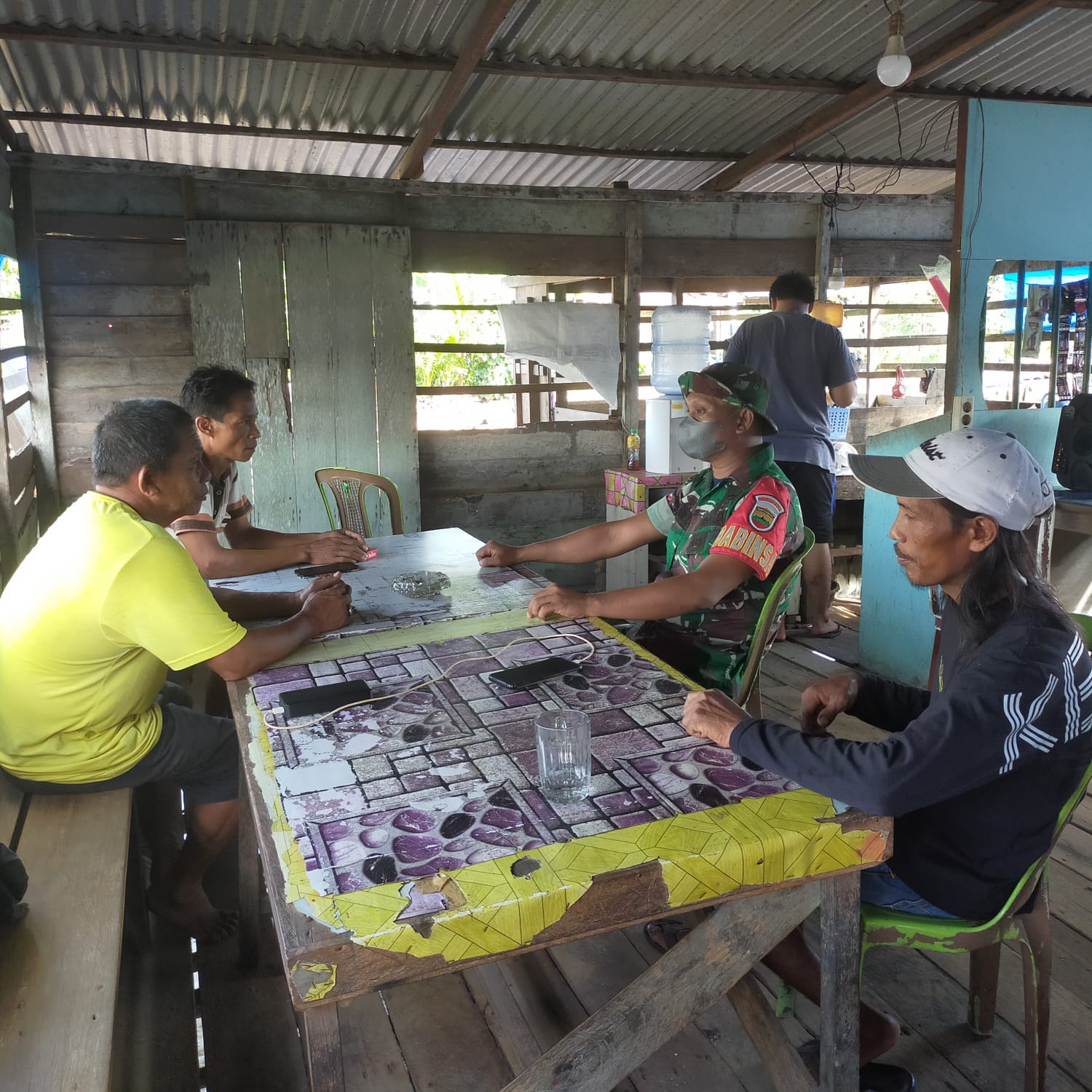 Komsos Bersama Warga Oleh Kopda Denny. S Guna Jalin Hubungan Silaturrahmi