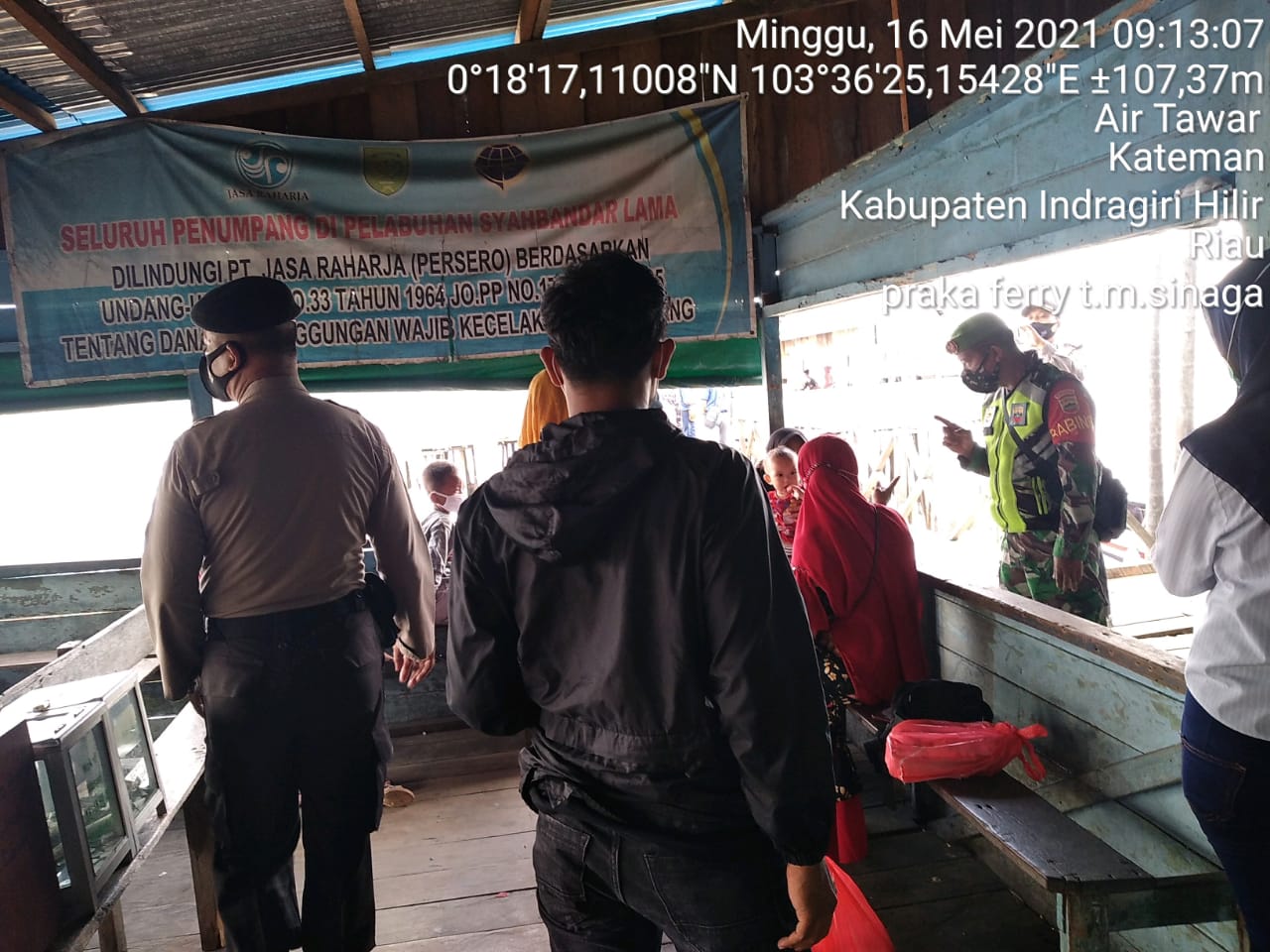 Babinsa Koramil 06/Kateman Imbau Warga Terus Pakai Masker