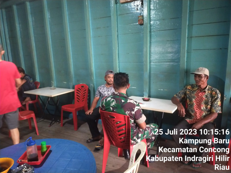 Babinsa Koramil 04/Kuindra Menghimbau Agar Tetap Mewaspadai Air Pasang Surut