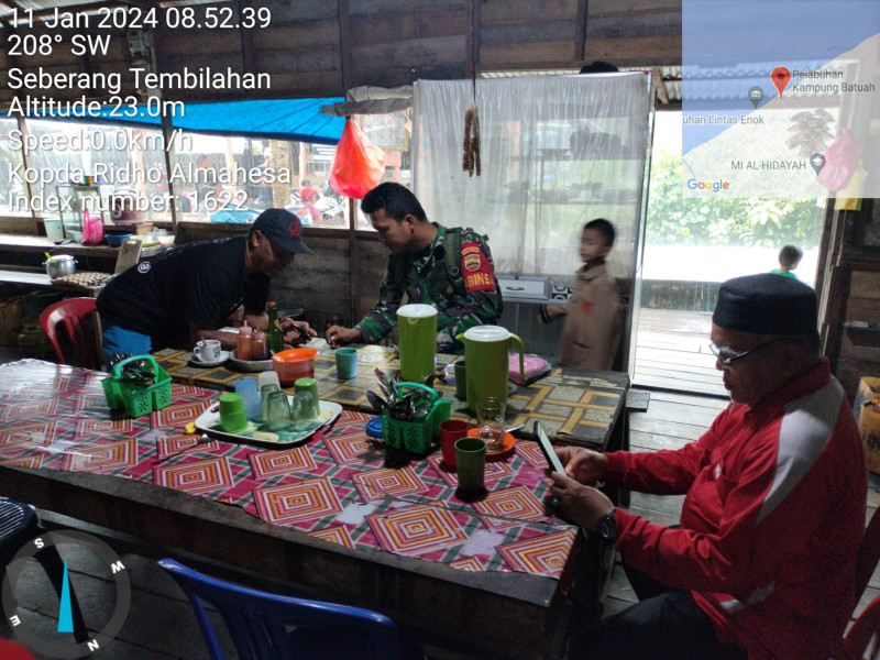 Bhabinsa Koramil 05/Gas Kopda Rhido Almahesa Laksanakan Giat Komsos Bersama Warga