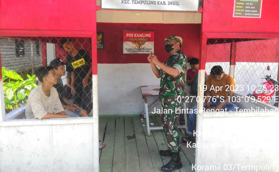 Sosialisasi di Kampung Pancasila, Babinsa Koramil 03/Tpl Ajak Pemuda Perbanyak Amalan Ramadhan