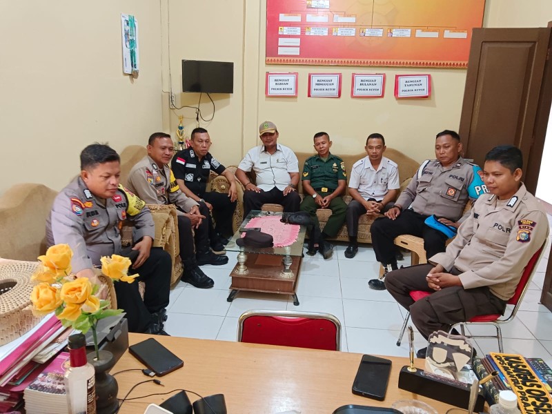 Meningkatkan Keamanan dan Ketertiban: Babinsa Koramil 07/Reteh Lakukan Komsos