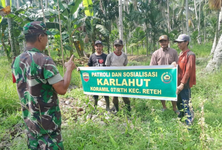 Babinsa Koramil 07/Reteh Laksanakan Patroli Sebagai Upaya Pencegahan Karhutla di Parit 1