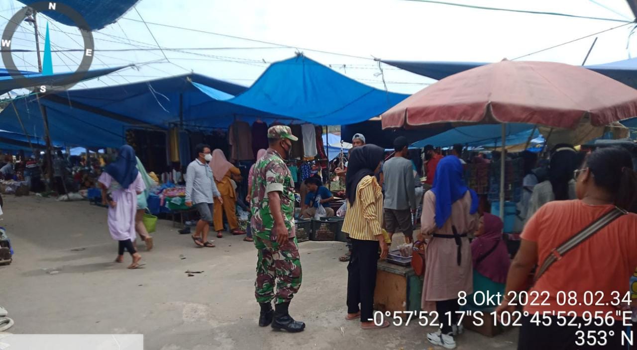 Rutin Tegakkan Prokes Oleh Personel Koramil 09/Kemuning di Binaan