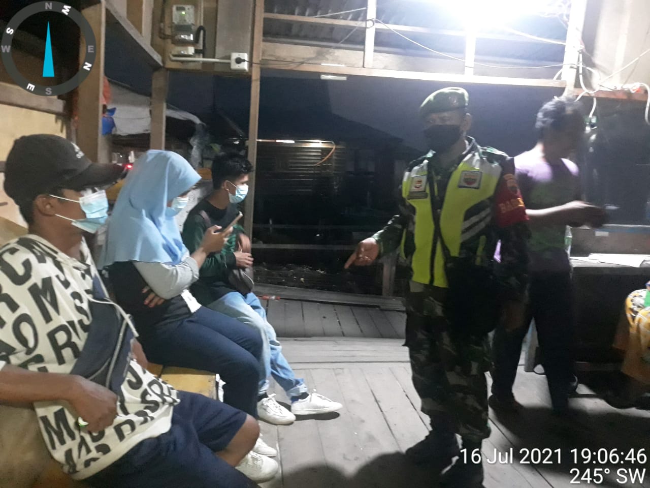 Babinsa Koramil 06/Kateman Bersama Satgas Covid-19 Imbau Warga Patuhi Protkes