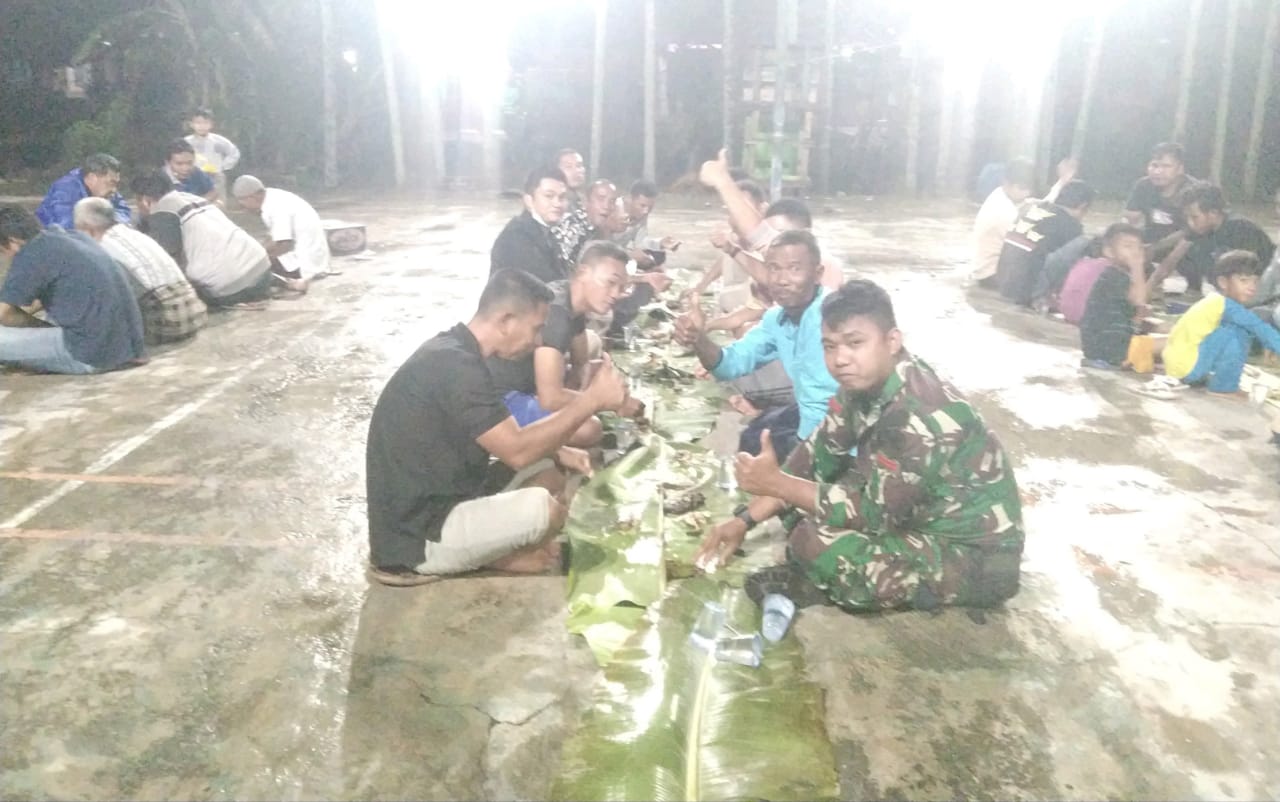 Potret Kebersamaan, Jelang Malam Terakhir Satgas TMMD ke-110 Kodim 0313 KPR di Tapung Jaya