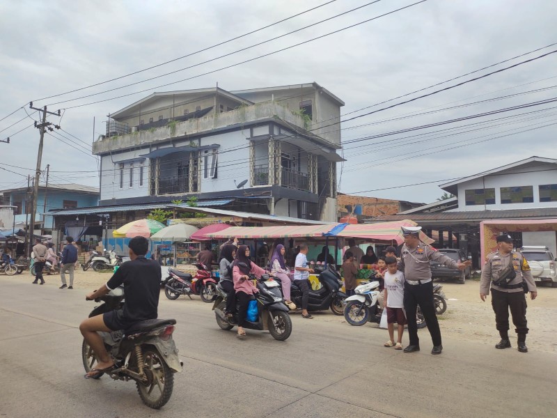 Keamanan dan Ketertiban di Wilayah Polsek Kemuning Terjaga, Pasar Ramadhan Berjalan Lancar