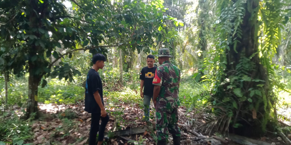 Babinsa Koramil 09/Kemuning Terus Lakukan Pencegahan Terhadap Karlahut