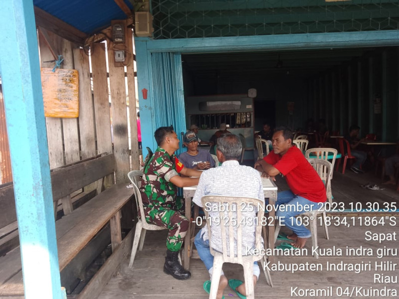 Babinsa Koramil 04/Kuindra Berikan Pengetahuan dan Wawasan Sejarah Kepada Anak-Anak Muda