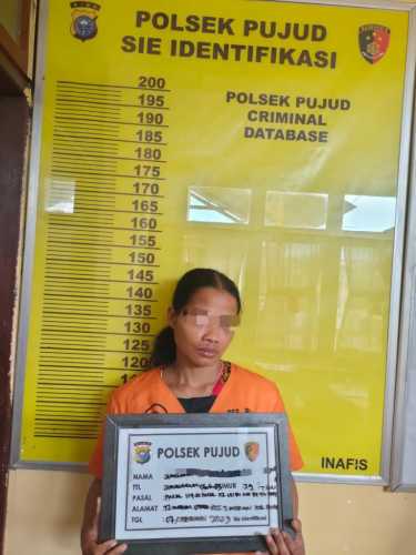 Ikut Suami Jualan Sabu di Rumahnya, Ibu Rumah Tangga Ditangkap Polsek Pujud