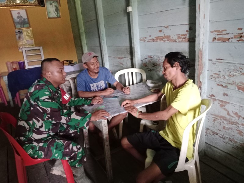 Koramil 07/Reteh Lakukan Komsos, Meningkatkan Kesadaran Masyarakat akan Keamanan dan Keselamatan