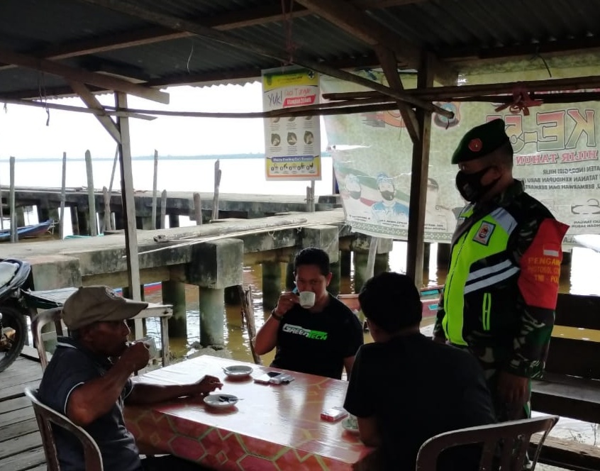 Babinsa Koramil 04/Kuindra Terus Tegakkan Protkes, Berikut Pesan Kopda Nurhadi Seto