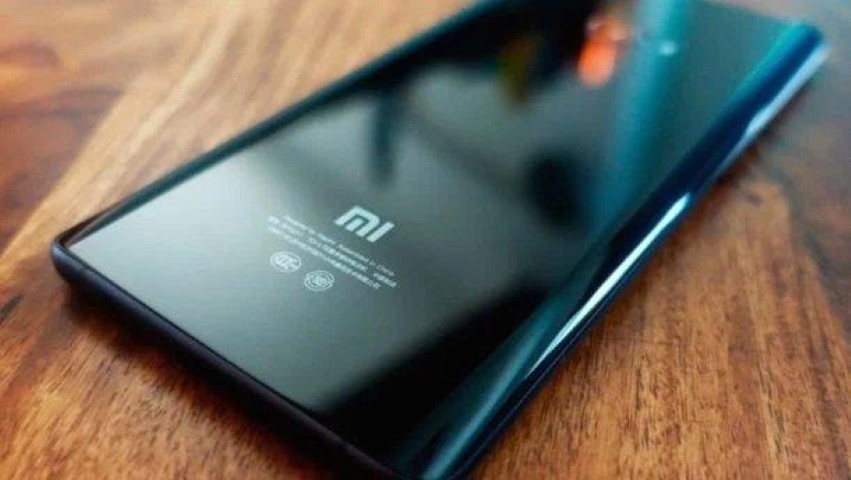 Xiaomi Bikin Ponsel Lipat dengan Harga Super Murah?