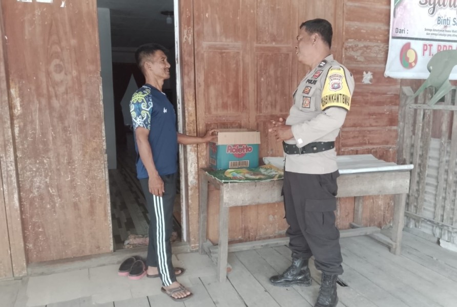 Bhabinkamtibmas Desa Teluk Merbau Memberikan Himbauan Kepada Masyarakat Agar Tetap Waspada Dengan Pendatang Baru