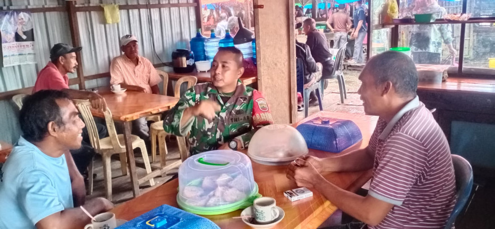 Babinsa Koramil 05/Gas Serda Guntur Giat Lakukan Komsos Bersama Pemuda dan Tomas