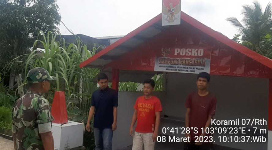 Koramil 07/Reteh Serda Ramli Lakukan Komsos Bersama Pemuda Kelurahan