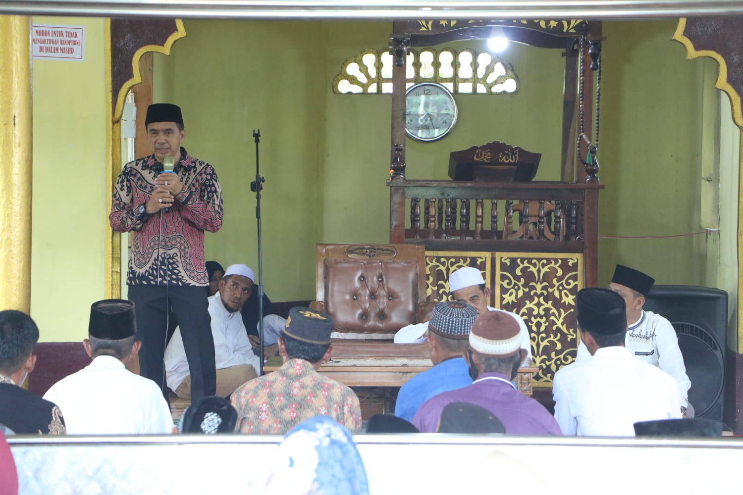 Disambut Antusias Warga, Ketua DPRD Inhil Hadiri Peringatan Isra' Mi'raj di Desa Pulau Cawan 