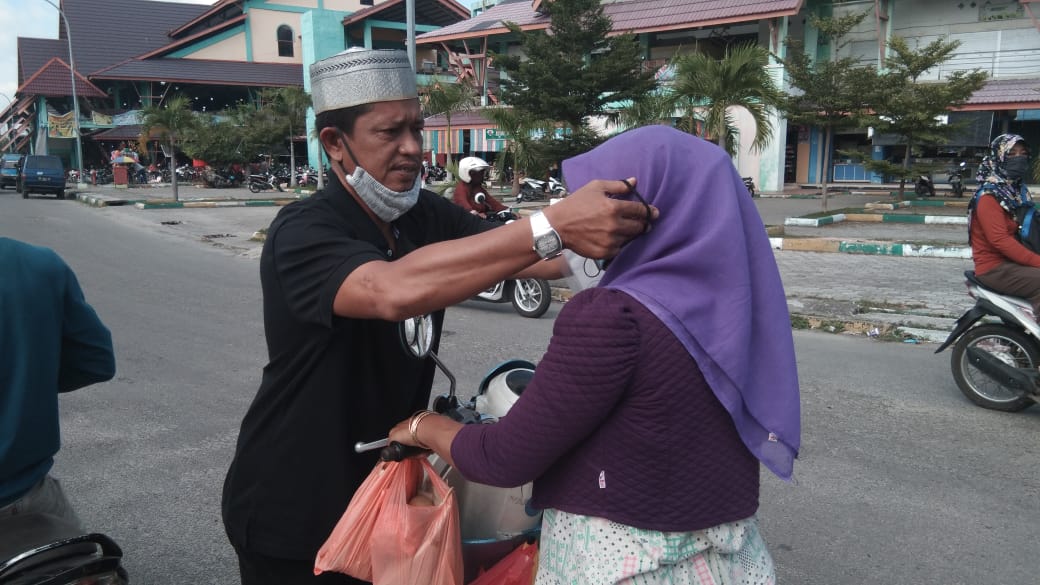 Bantu Lawan Masyarakat Lawan Covid-19, FPBK Bagi-bagikan Masker dari Gubernur Kepri