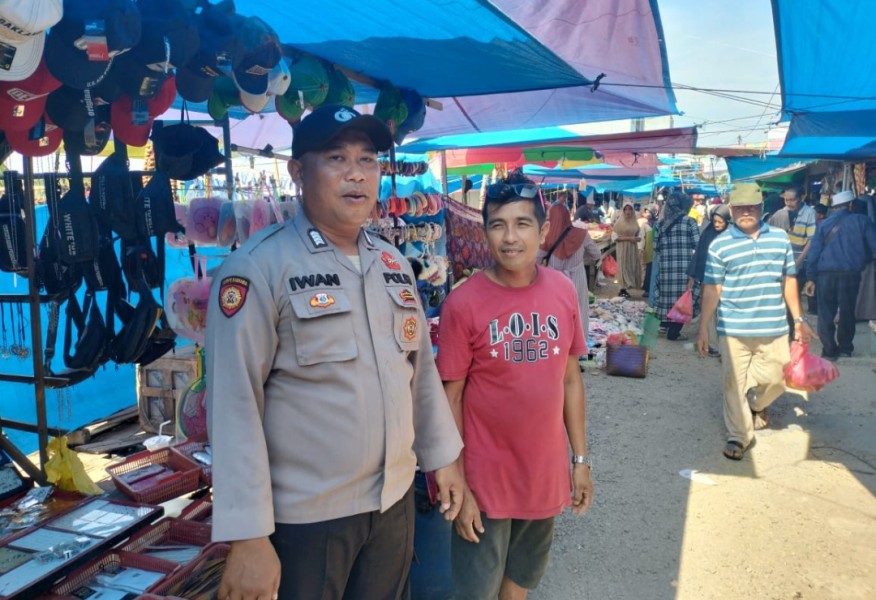 Personil Polsek Gaung Patroli Sambang ke Pasar mingguan di Kelurahan Kuala Lahang