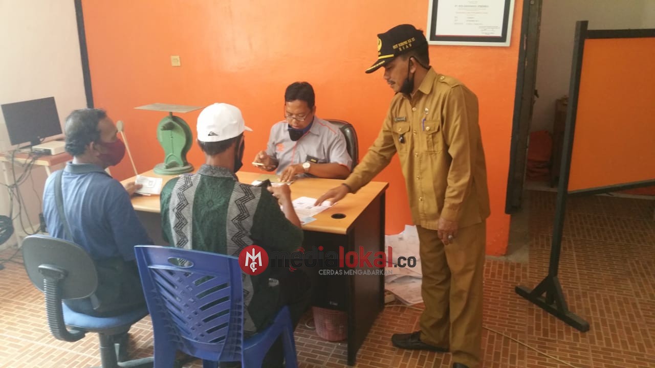 Lurah Tanjung Harapan Kecamatan GAS Dampingi Penyaluran BLT Tahap II