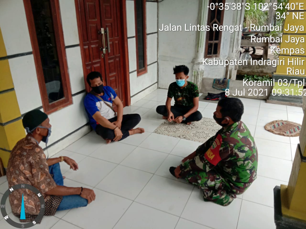 Jalin Kedekatan di Wilayah Binaan, Babinsa 03/Tempuling Sambangi Rumah Warga