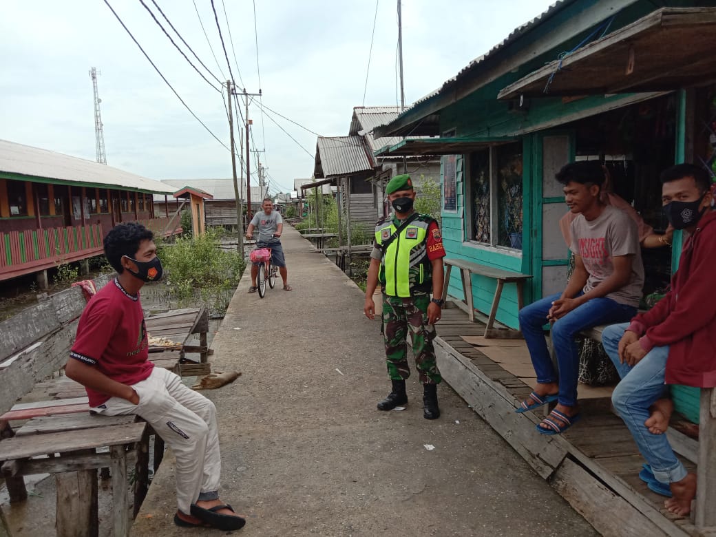 Dalam Mencegah Covid-19, Anggota Koramil 04/Kuindra Terus Aktifkan Disiplin Terpadu Prokes